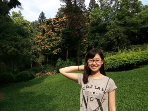 刘洪霞，预备党员，中英4班团支书、院学生会女工部副部长，考取海南大学