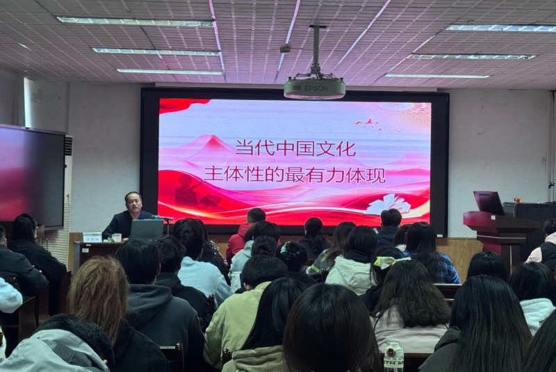 学校党委副书记嵇景涛为学院师生...