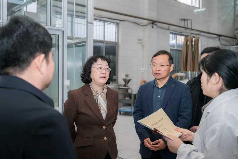 学校党委书记张然带队来我院检查...